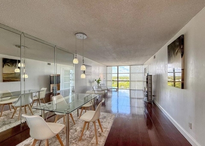 800 Parkview Drive - Photo 1