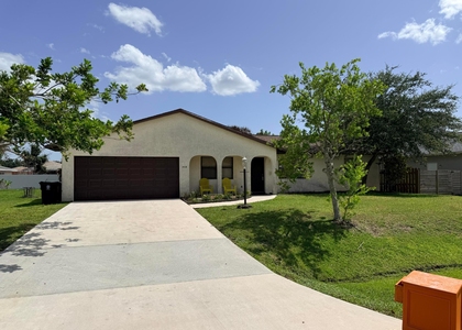508 Nw Azalea Avenue - Photo 1