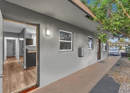 232 Se 9th Avenue - Photo 1