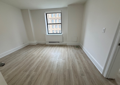 West 34th Street - Photo 1