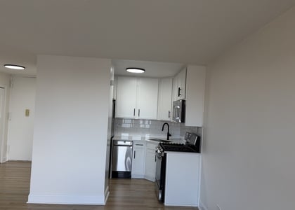 Broadway, Unit E7h - Photo 1