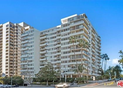 10433 Wilshire Boulevard - Photo 1