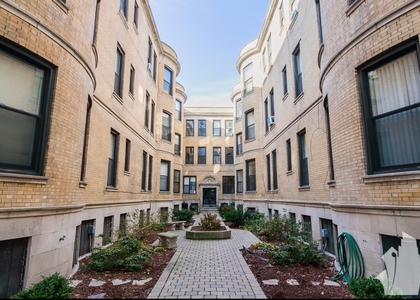 1220 N Dearborn - Photo 1