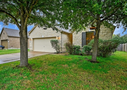 1029 Hyde Park Dr - Photo 1