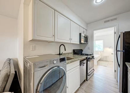 1106 W 22nd St - Photo 1