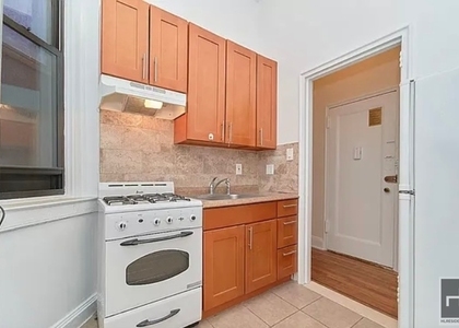 East 82 Street - Photo 1