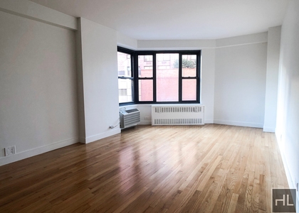 Fourth Avenue - Photo 1