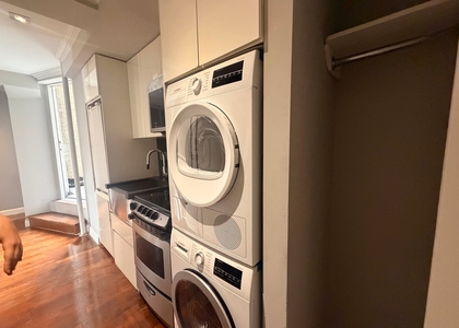 NO FEE 3BR in East Harlem - Photo 1