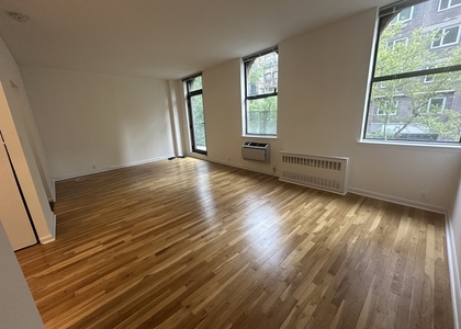 201 East 12th Street - Photo 1