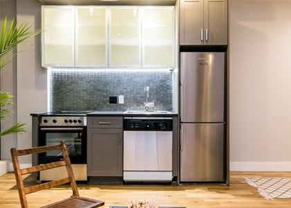 185 Leonard St - Photo 1