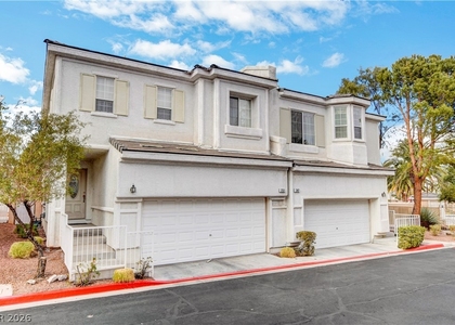 251 Queens Court - Photo 1