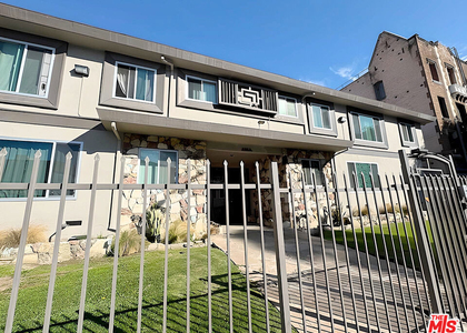 228 S Mariposa Avenue - Photo 1