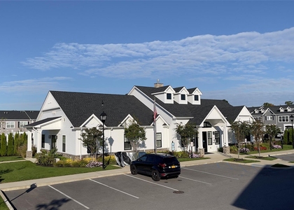 500 Sutton Court - Photo 1