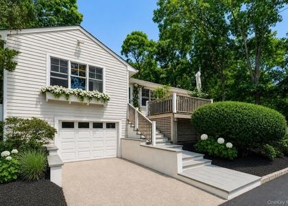 2705 W Creek Avenue - Photo 1