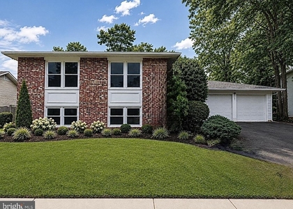7107 Sontag Way - Photo 1