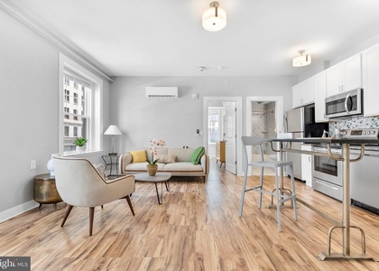 200 W 10th Street - Photo 1