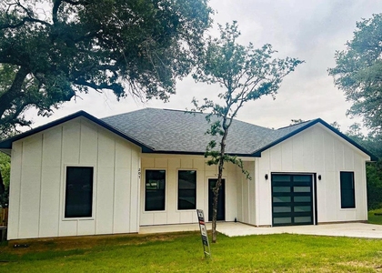 207 Laurel Ln - Photo 1