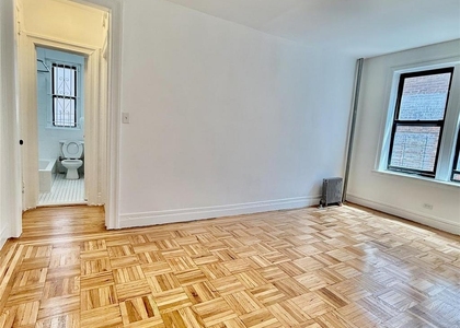 Listing in Bronx 2156 Cruger A - Photo 1