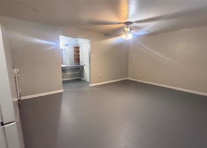 219 West Alabama - Photo 1
