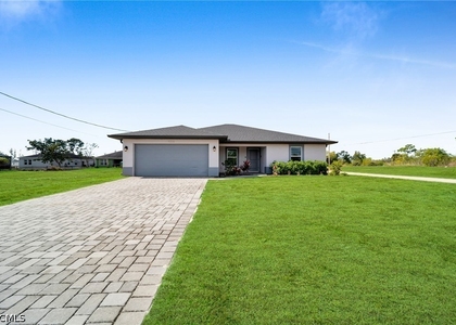 4326 Ne 24th Place - Photo 1