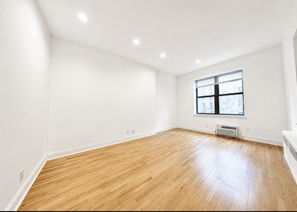  East 10th Street - Photo 1