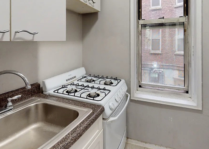 East 58 Street - Photo 1