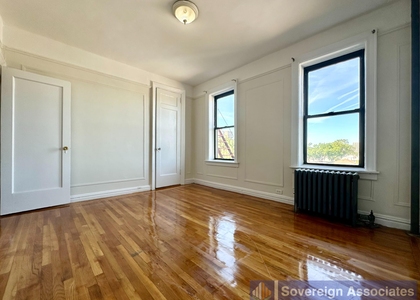 1845 Hobart Ave - Photo 1