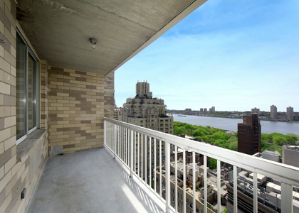 424 West End Avenue - Photo 1