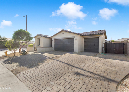 24194 W Whyman Avenue - Photo 1