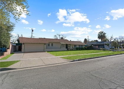 1112 E Avenue J4 - Photo 1
