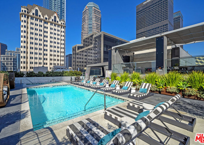 727 W 7th Street - Photo 1