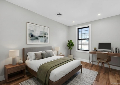 Spacious apartment at 95th ST  - Photo 1