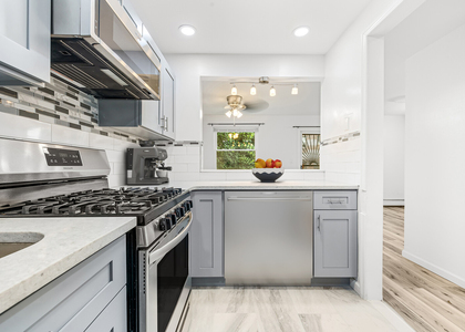 16 N Portland Avenue - Photo 1