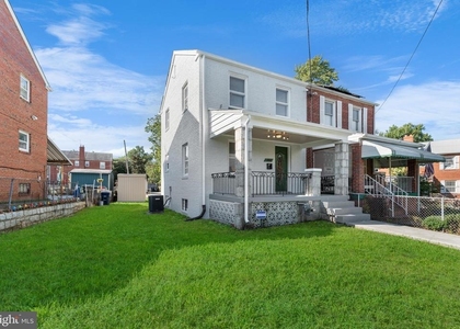 1811 T Place Se - Photo 1