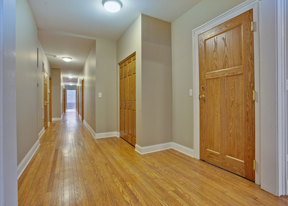 5419 S Hyde Park Boulevard - Photo 1