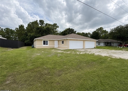 4425 29th Street Sw - Photo 1