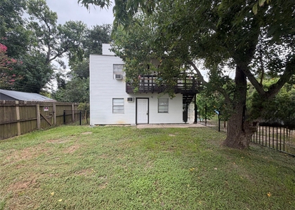 4827 Pine Avenue - Photo 1