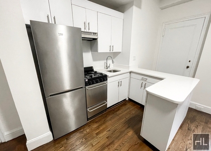 East 46 Street - Photo 1