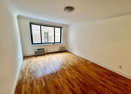 1661 York Avenue - Photo 1