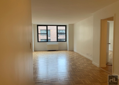 East 49 Street - Photo 1