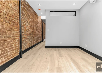 West 52 Street - Photo 1