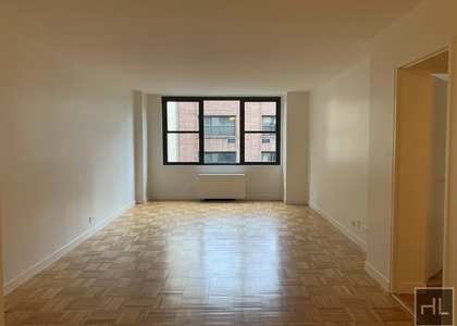 East 49 Street - Photo 1