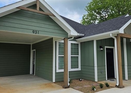 931 West Elm Street - Photo 1