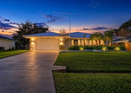 651 Se Degan Drive - Photo 1
