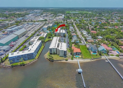 890 N Federal Highway - Photo 1
