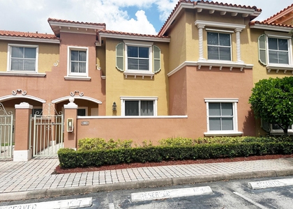 614 Sw 106th Avenue - Photo 1