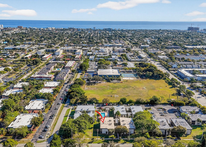 265 Se 10th Street - Photo 1