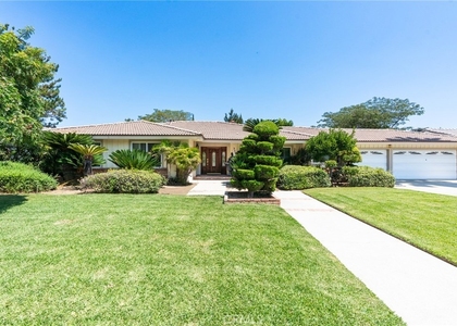 333 W Wistaria Avenue - Photo 1