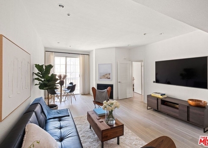 585 N Rossmore Avenue - Photo 1