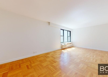 Fourth Avenue - Photo 1